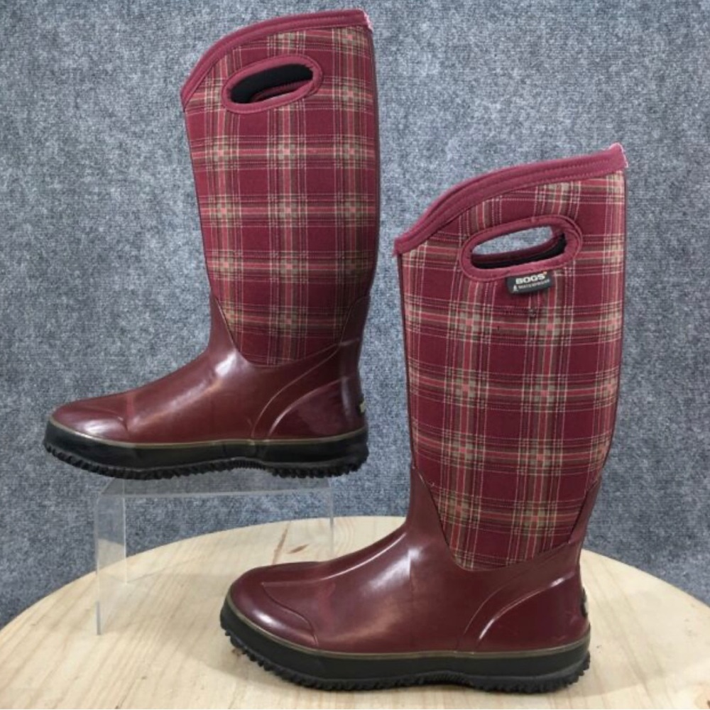 Red plaid Bogs waterproof size 6 or 37 euro